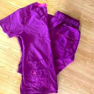 Size small Carhartt force scrubs. Like new